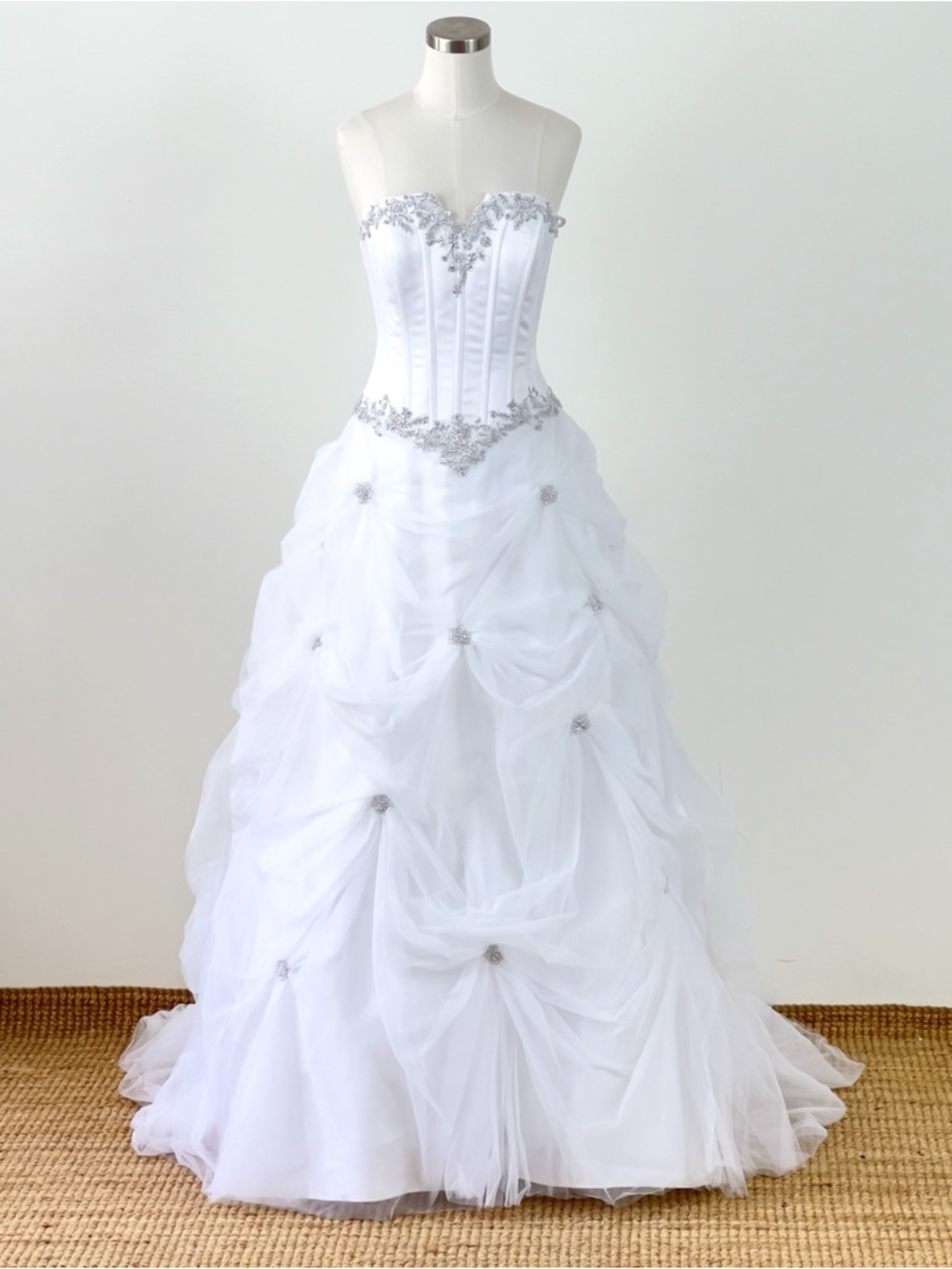 Davids Bridal Beaded Embroidered Satin Wedding Dress Gown Size 6